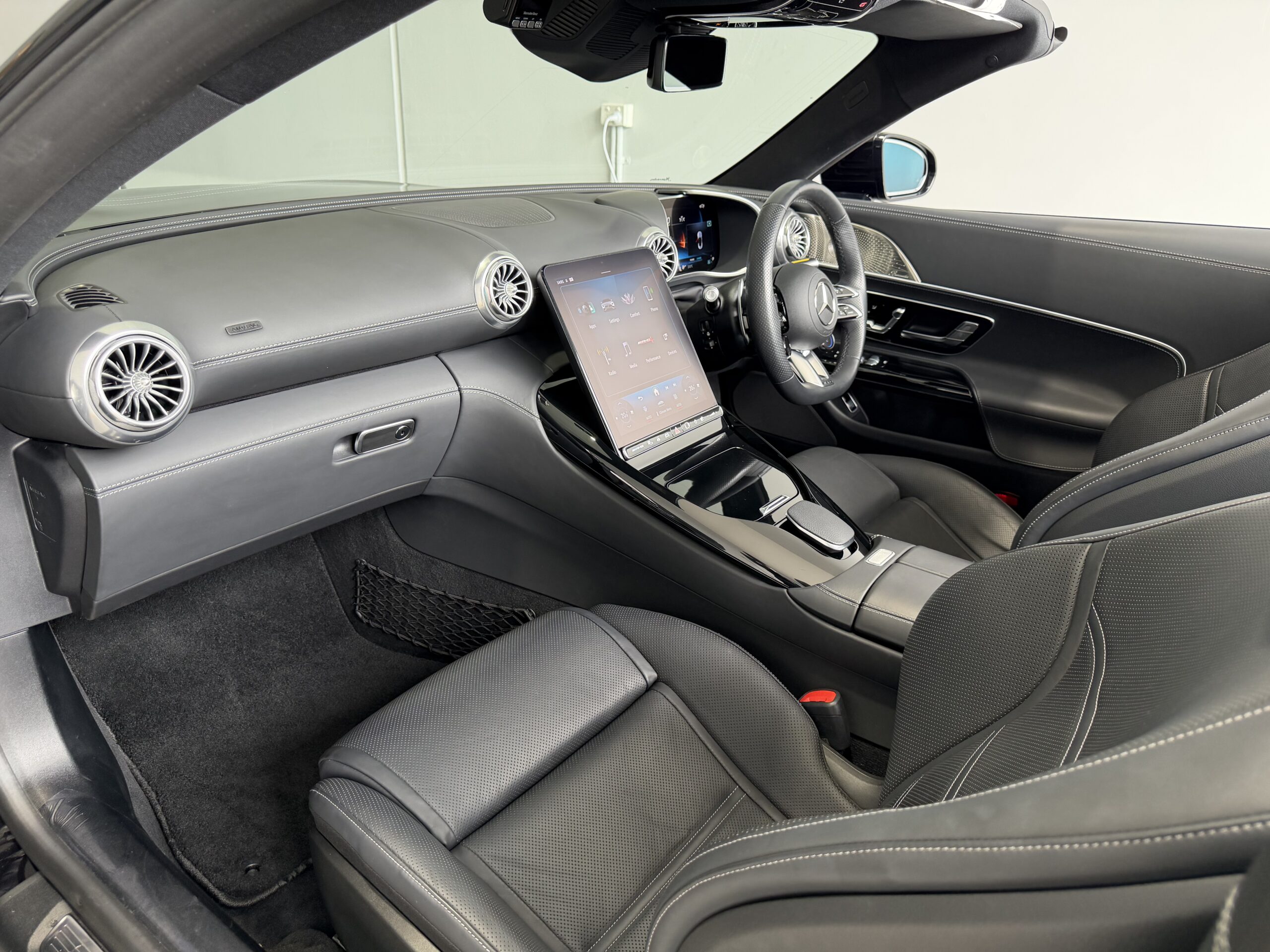 2022 Mercedes AMG SL43 photo