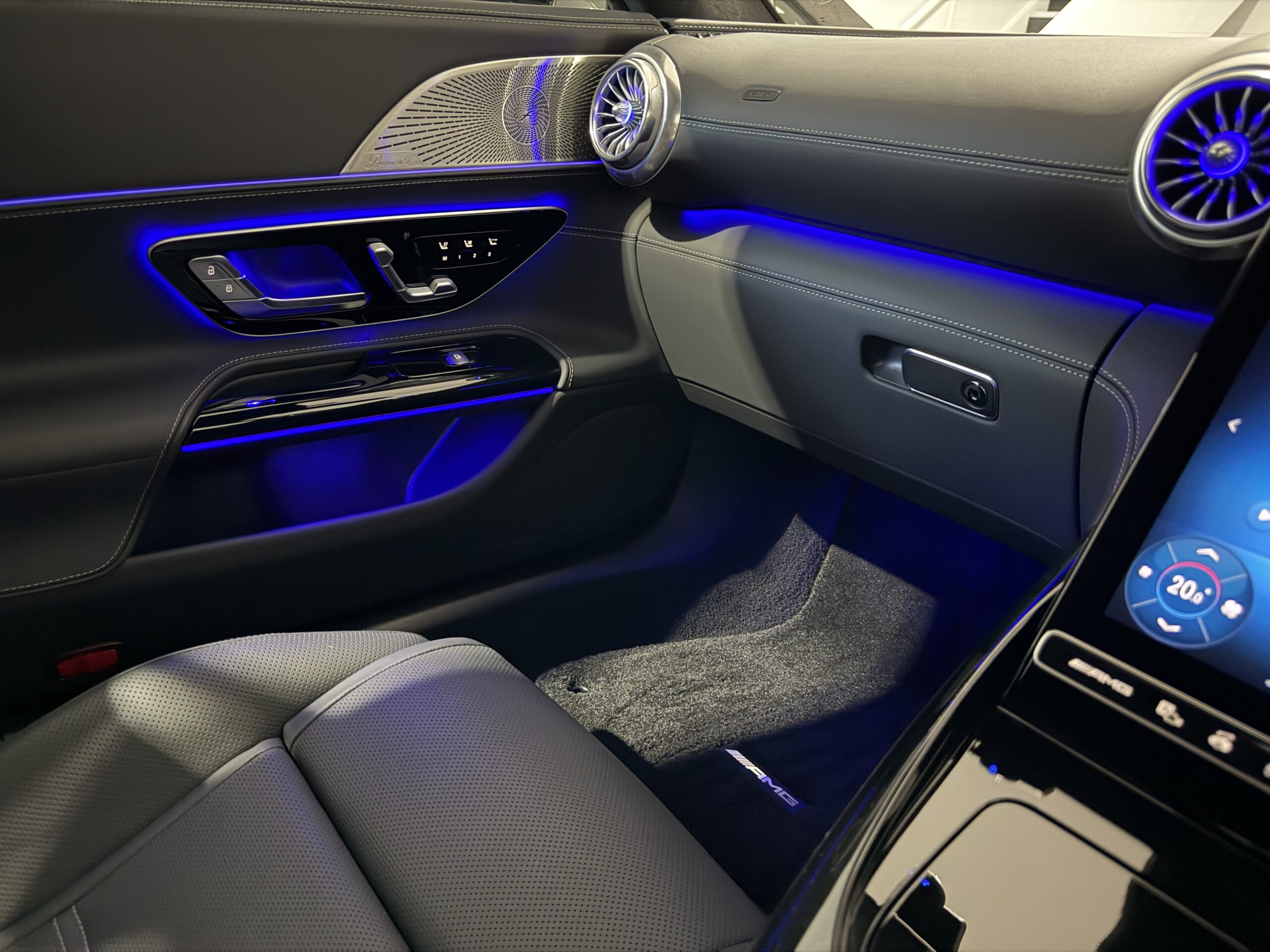 2022 Mercedes AMG SL43 photo