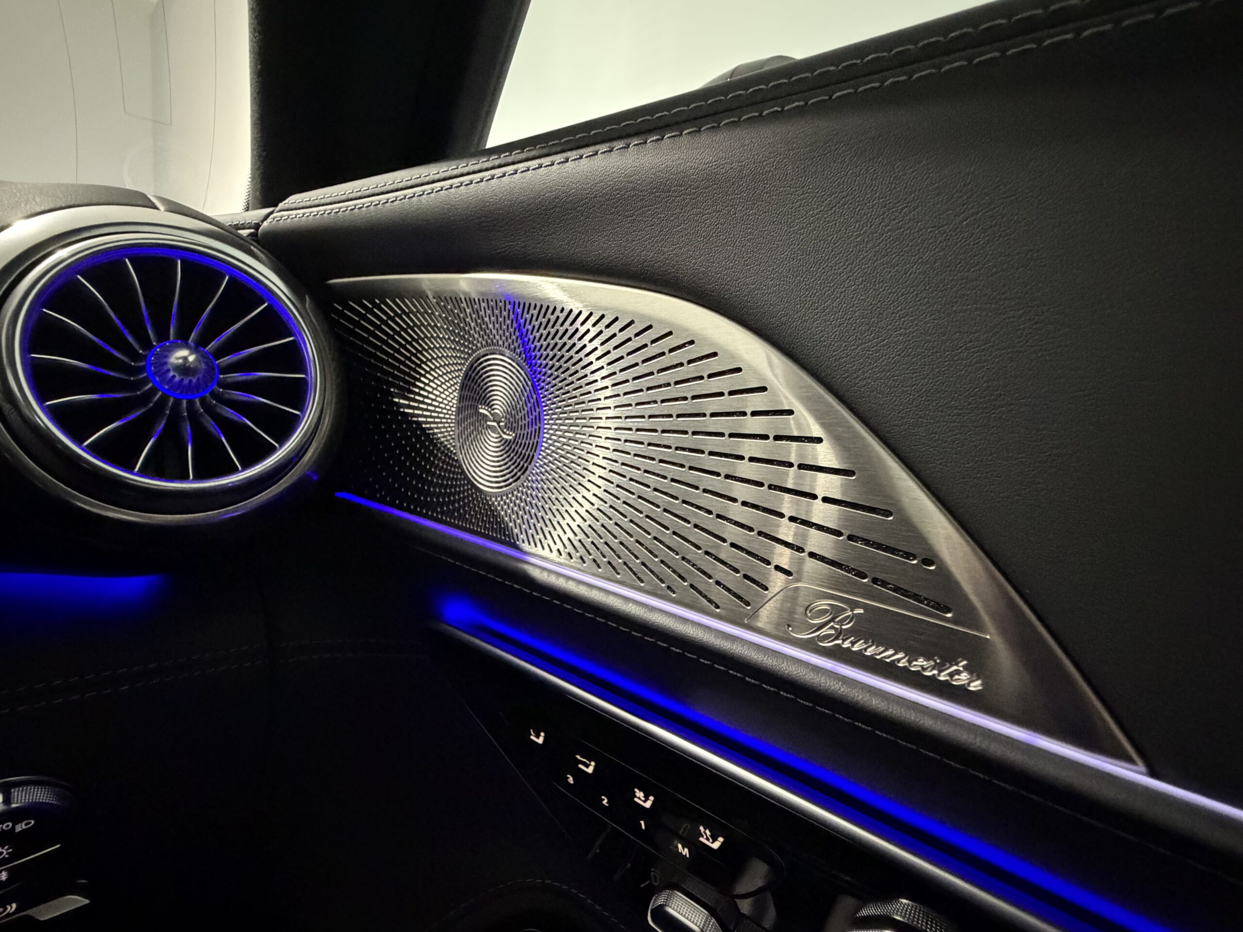 2022 Mercedes AMG SL43 photo